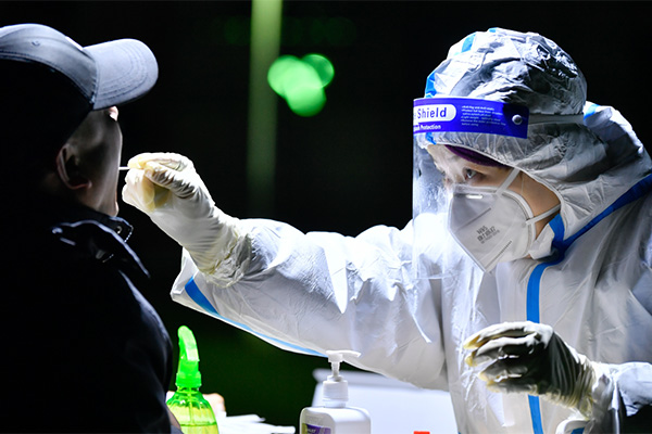 龚正7日检查疫情防控工作：确保风险人员即查即转、应转尽转、日清日结！