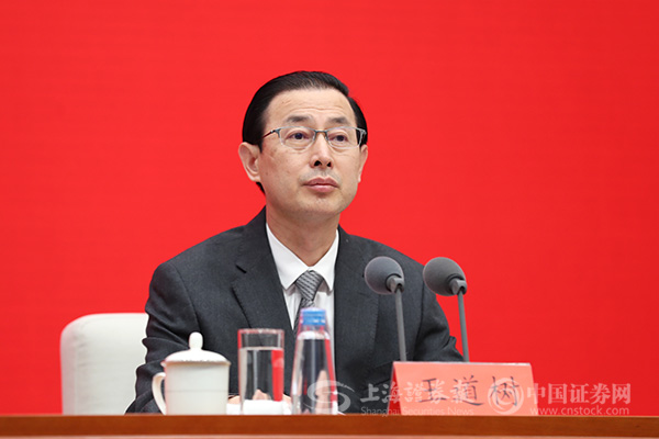 党的十八大以来我国自主将关税总水平从2010年的9.8%大幅降至7.4%