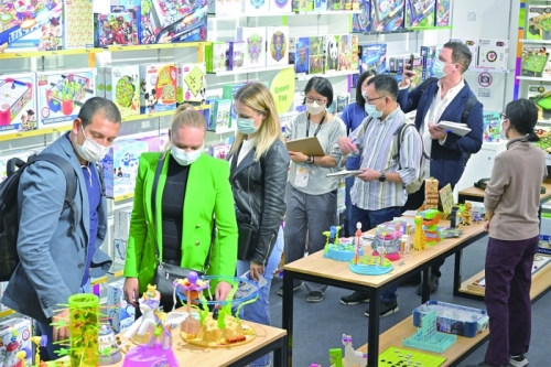 包车“南下” 组团“西进” 广东外贸业抢单、抢产、抢运忙