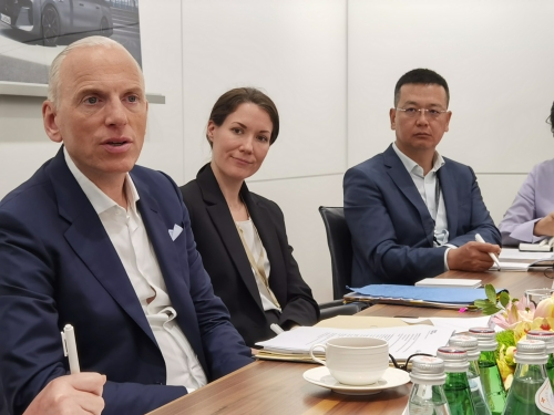 宝马集团董事诺达：全力以赴电动化 对于价格战没有兴趣