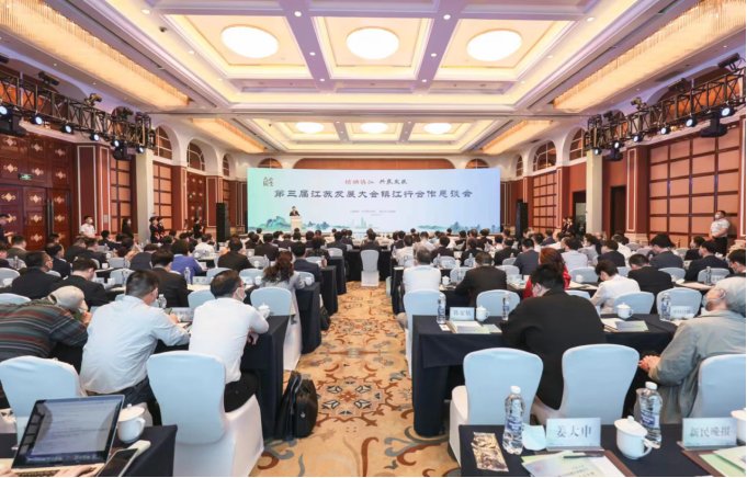 让乡愁乡情汇聚强大发展动能！第三届江苏发展大会“镇江行”合作恳谈会举行