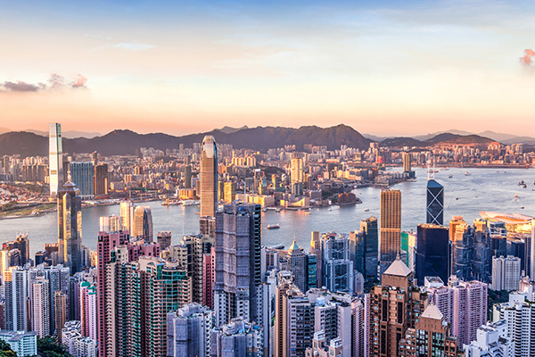 香港证监会行政总裁梁凤仪：巩固香港可持续金融中心地位