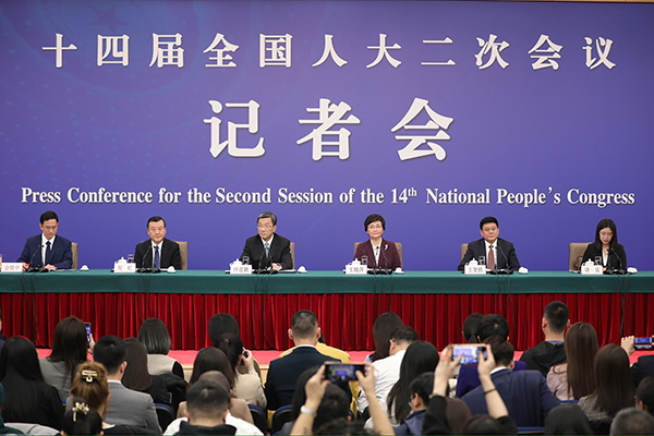 专题·民生主题记者会｜今年再改造5万个老旧小区 中长期看房地产还有很大潜力和空间